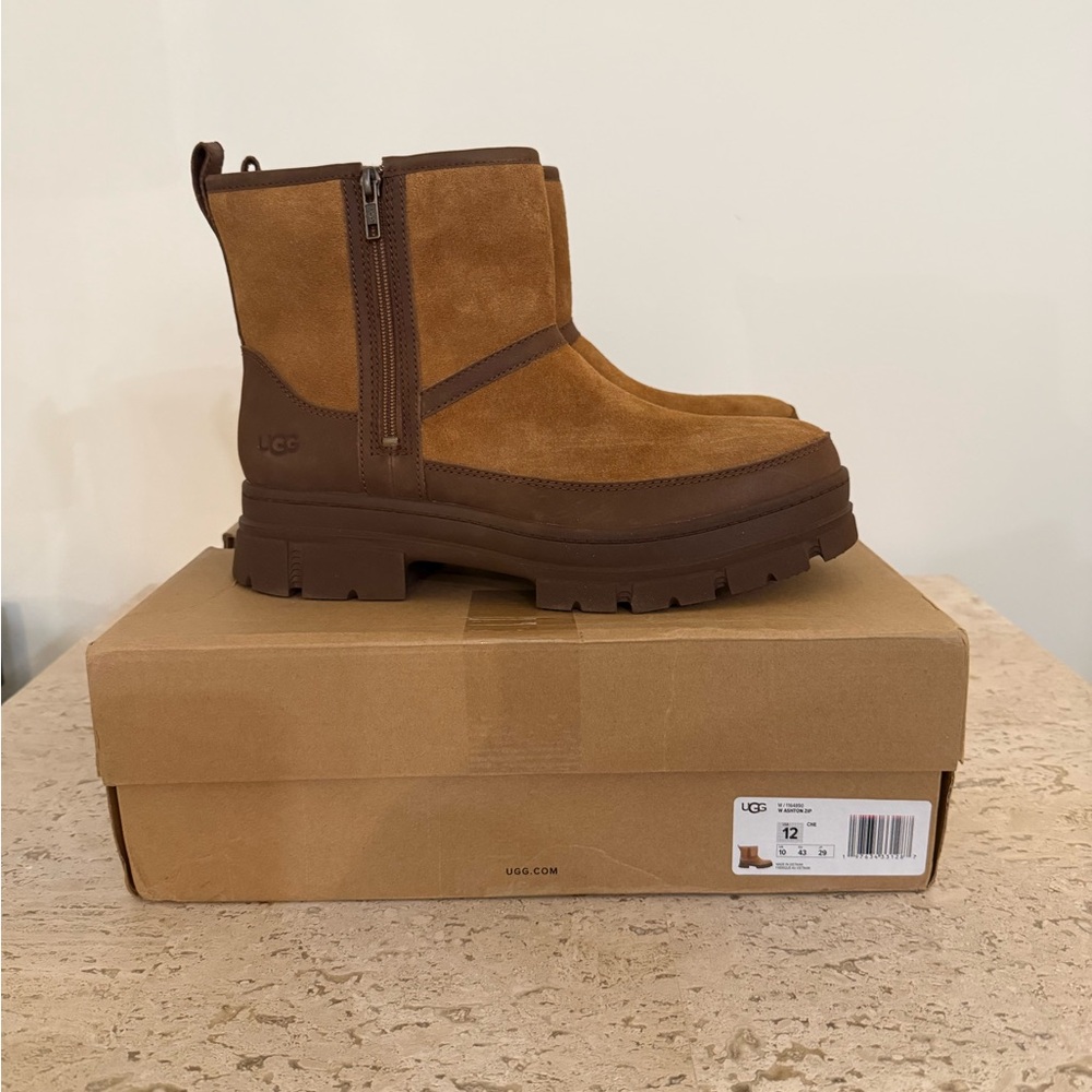 UGG® Ashton Zip - Picture 7 of 14